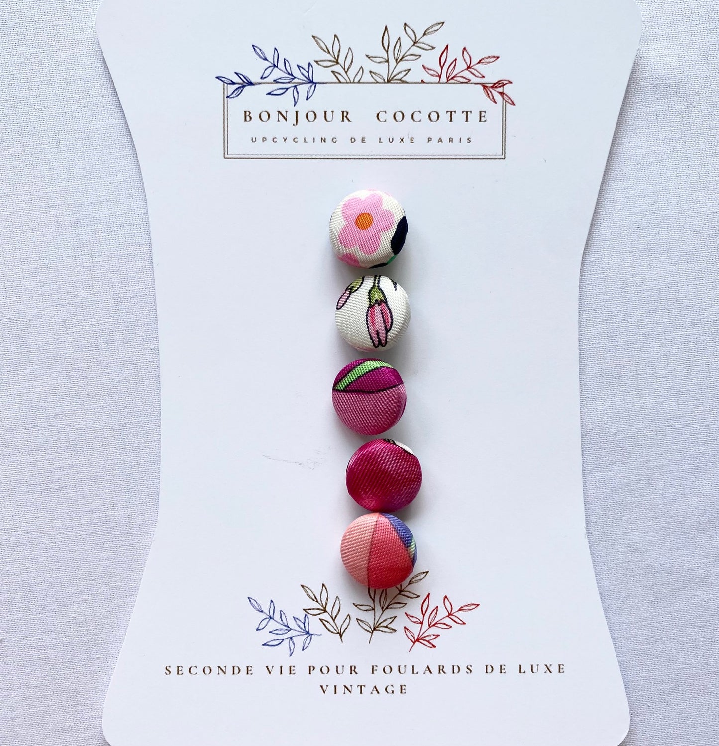 Boutons recouverts en soie upcycling par Bonjour Cocotte.