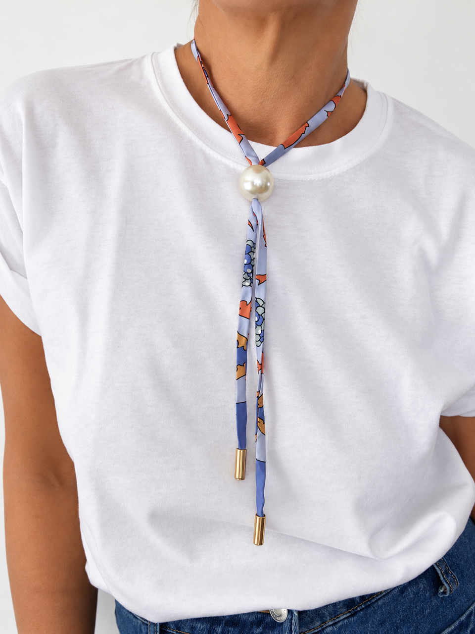 collier La Perles de Cocotte lien en soie de foulard de luxe vintage avec perle coulissante Bonjour Cocotte