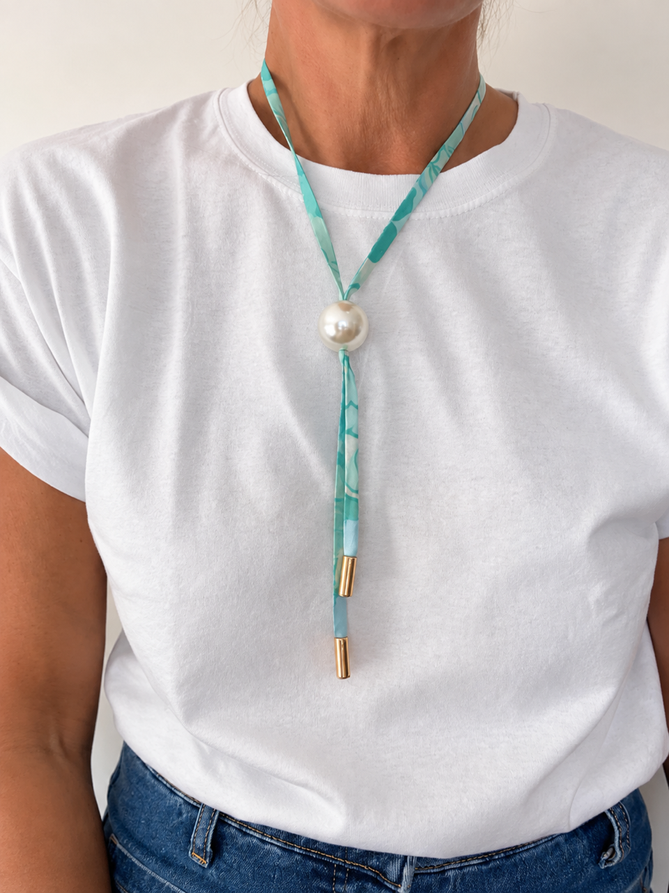collier La Perles de Cocotte lien en soie de foulard de luxe vintage avec perle coulissante Bonjour Cocotte