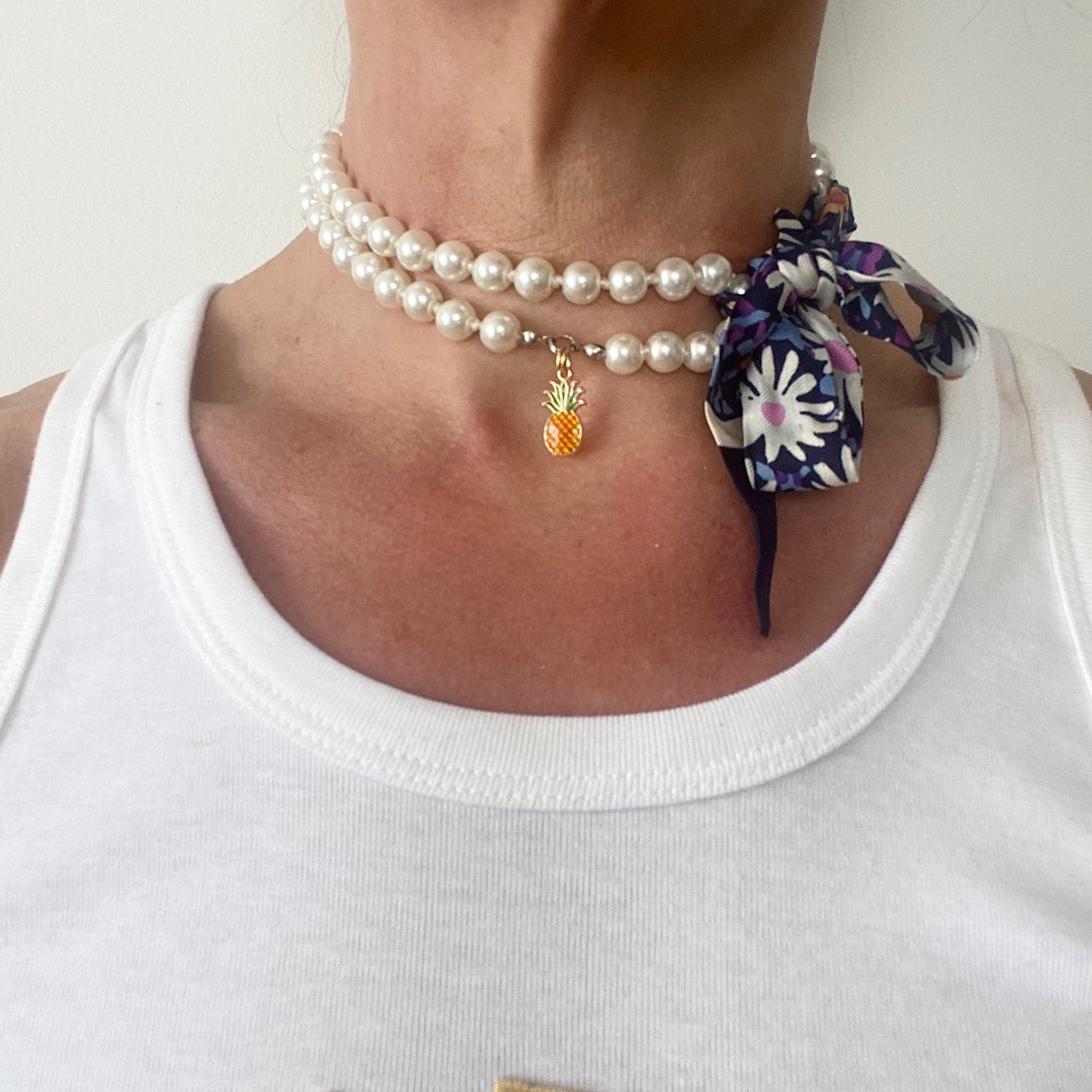 collier de perles fantaisie twilly  en soie foulard Dior vintage revalorisé par Bonjour Cocotte