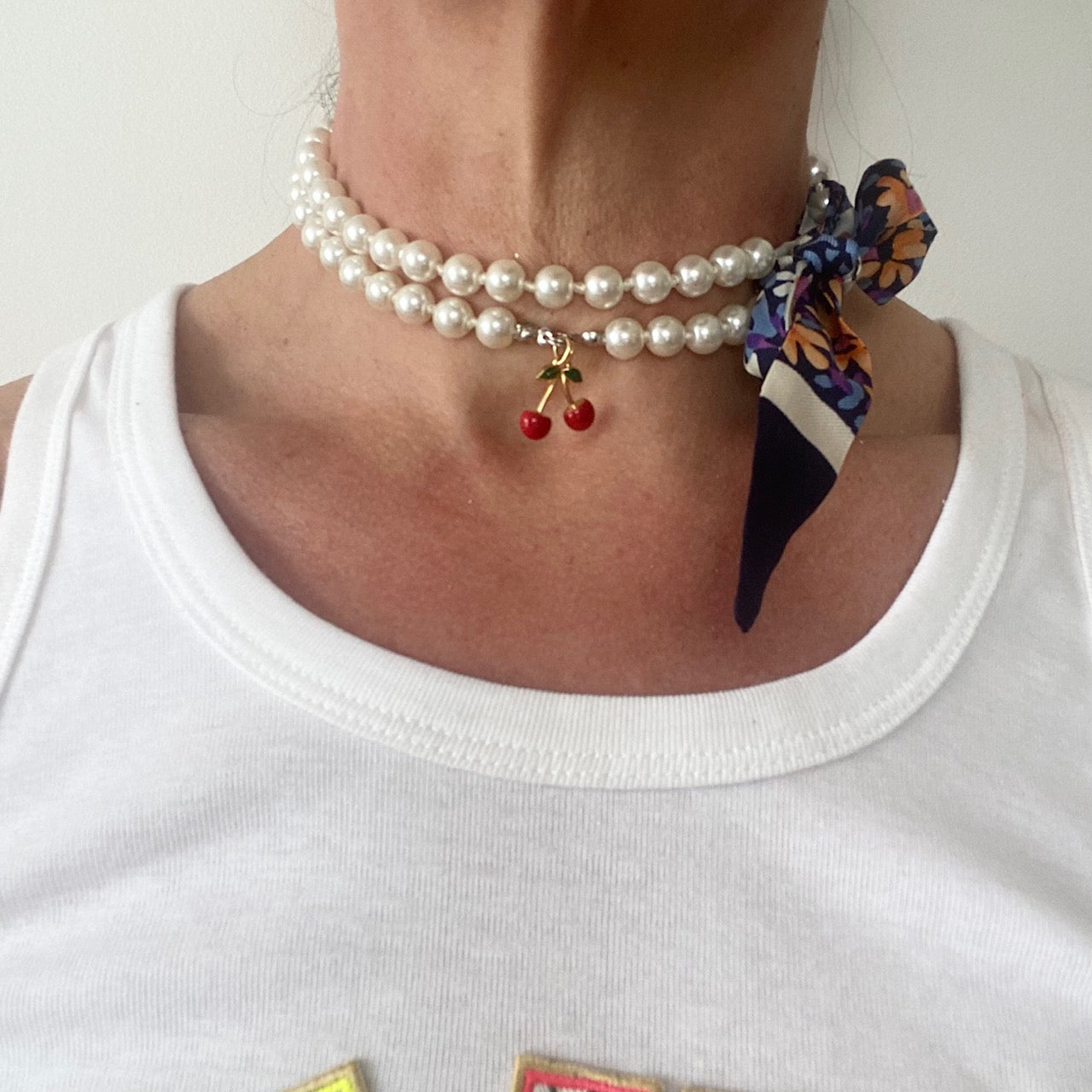 collier de perles fantaisie twilly  en soie foulard Dior vintage revalorisé par Bonjour Cocotte