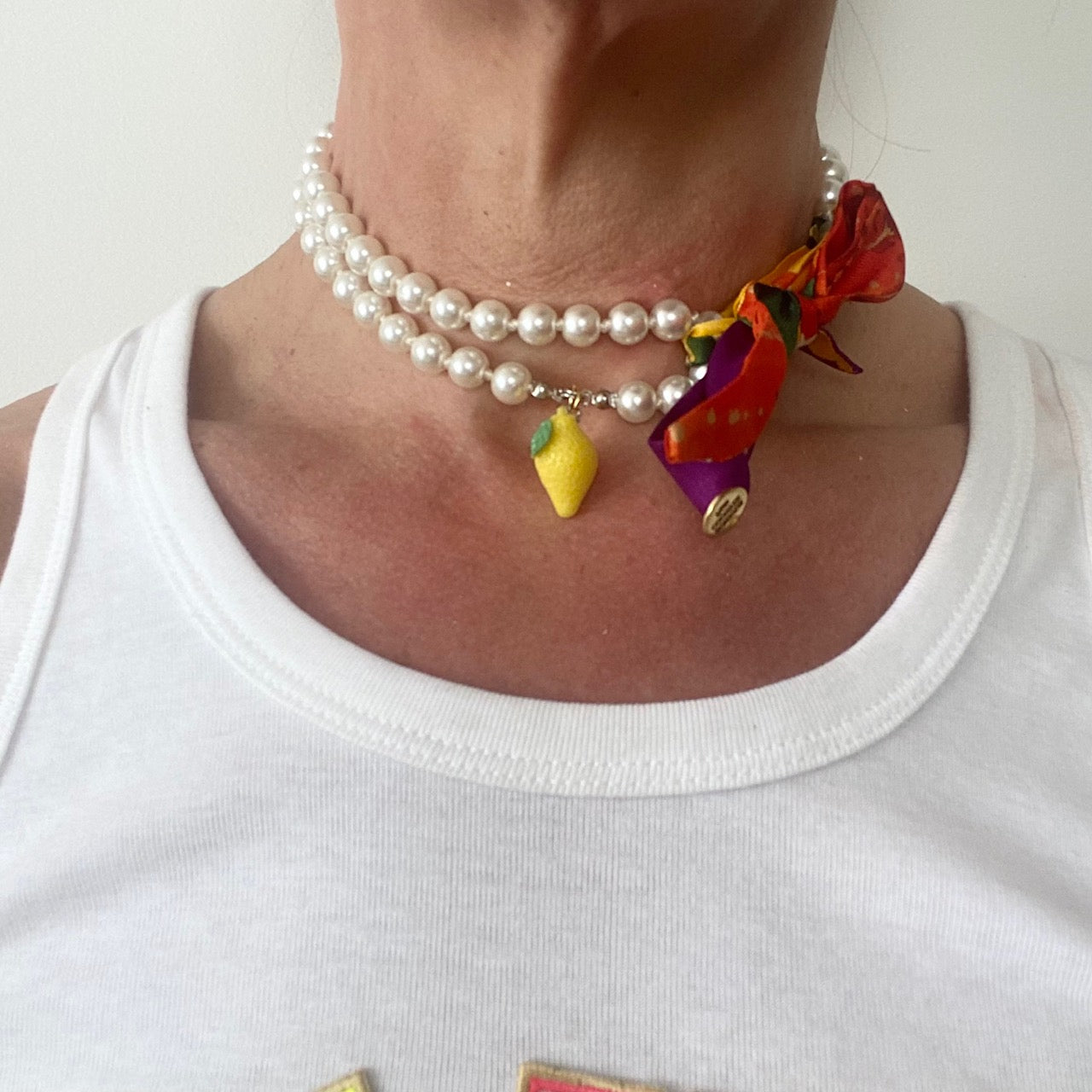 collier de perles fantaisie twilly  en soie foulard Ungaro vintage revalorisé par Bonjour Cocotte