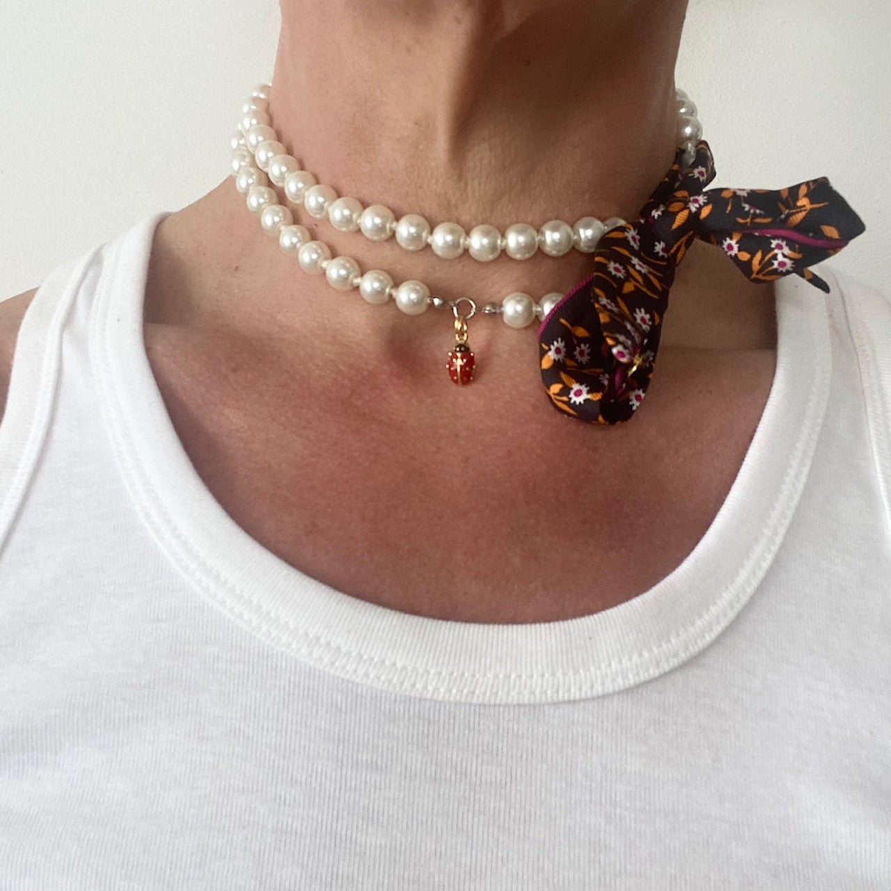 collier de perles fantaisie twilly  en soie foulard Balamin vintage revalorisé par Bonjour Cocotte