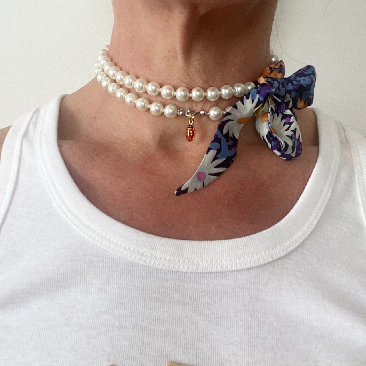 collier de perles fantaisie twilly  en soie foulard Dior vintage revalorisé par Bonjour Cocotte