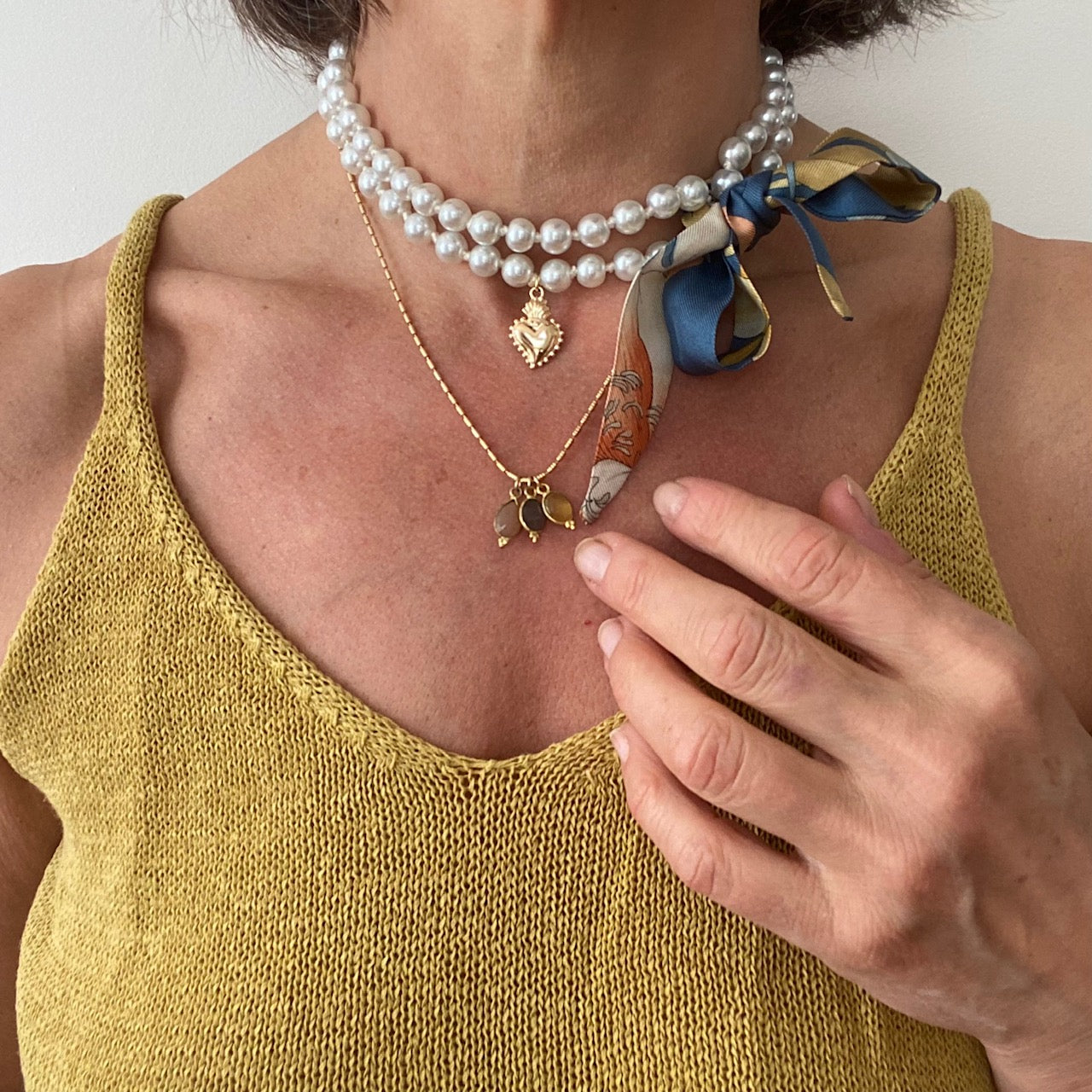 collier de perles fantaisie twilly  en soie foulard Valentino vintage revalorisé