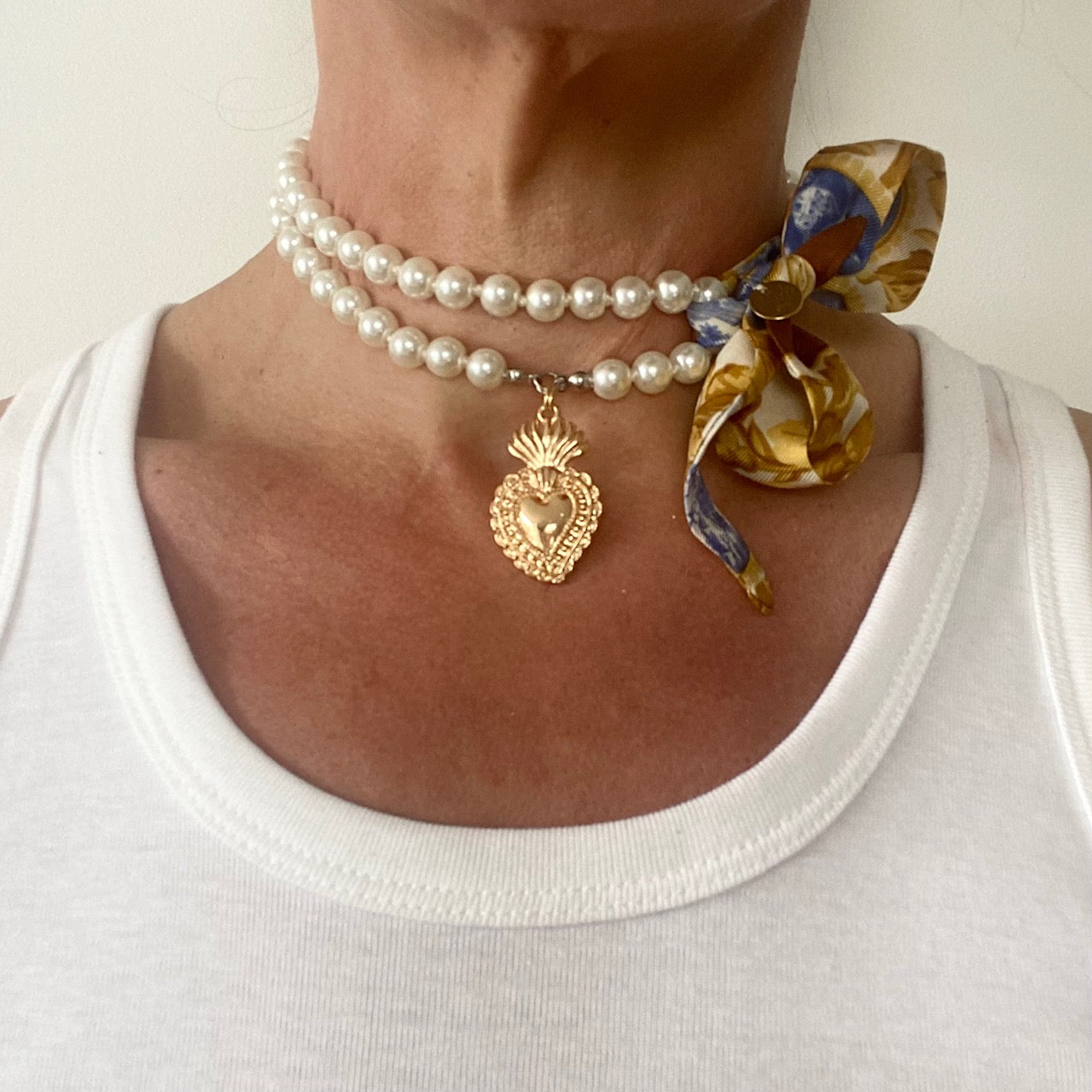 collier de perles fantaisie twilly  en soie foulard Mantero vintage revalorisé par Bonjour Cocotte