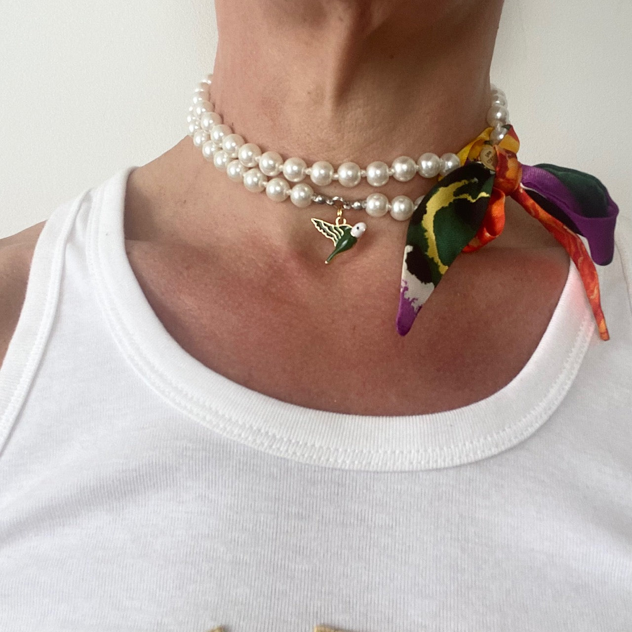 collier de perles fantaisie twilly  en soie foulard Ungaro vintage revalorisé par Bonjour Cocotte