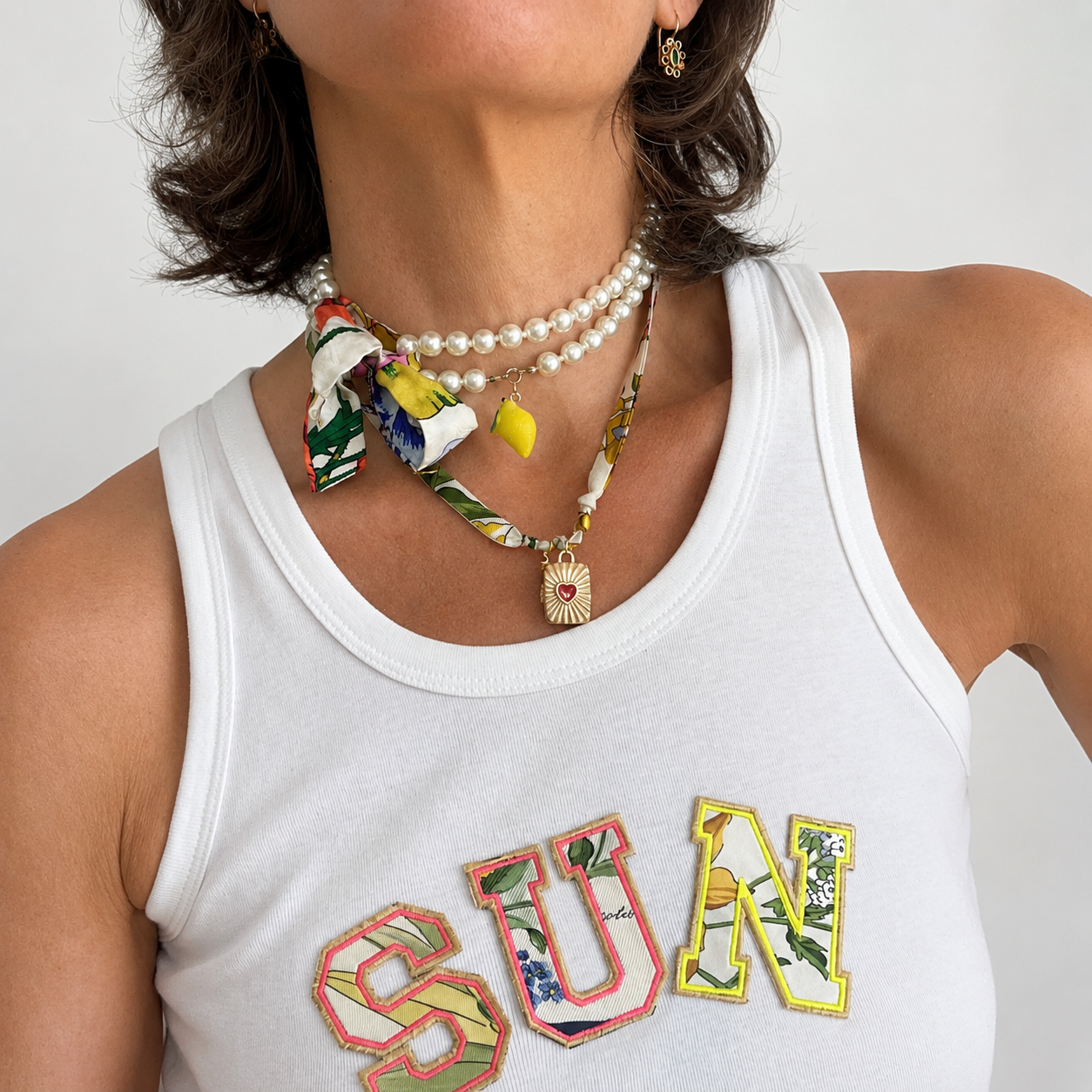 collier charms plaqué or twilly  en soie foulard Gucci vintage revalorisé par Bonjour Cocotte
