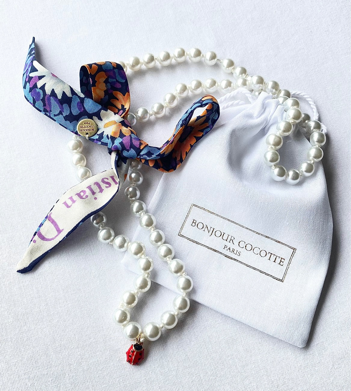 collier de perles fantaisie twilly  en soie foulard  vintage revalorisé pochette cadeau par Bonjour Cocotte