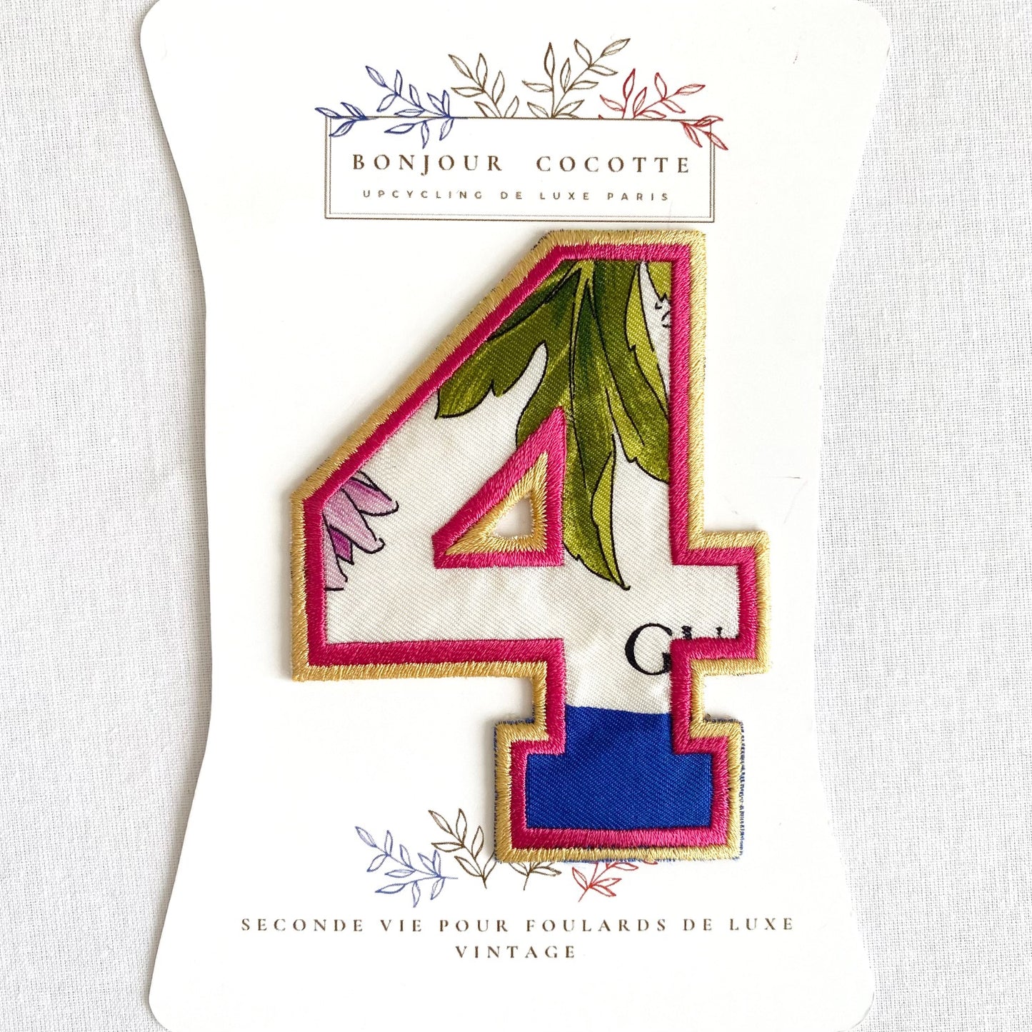 Patch brodé thermocollant chiffres "4", issu de l'upcycling d’un foulard en soie Gucci 