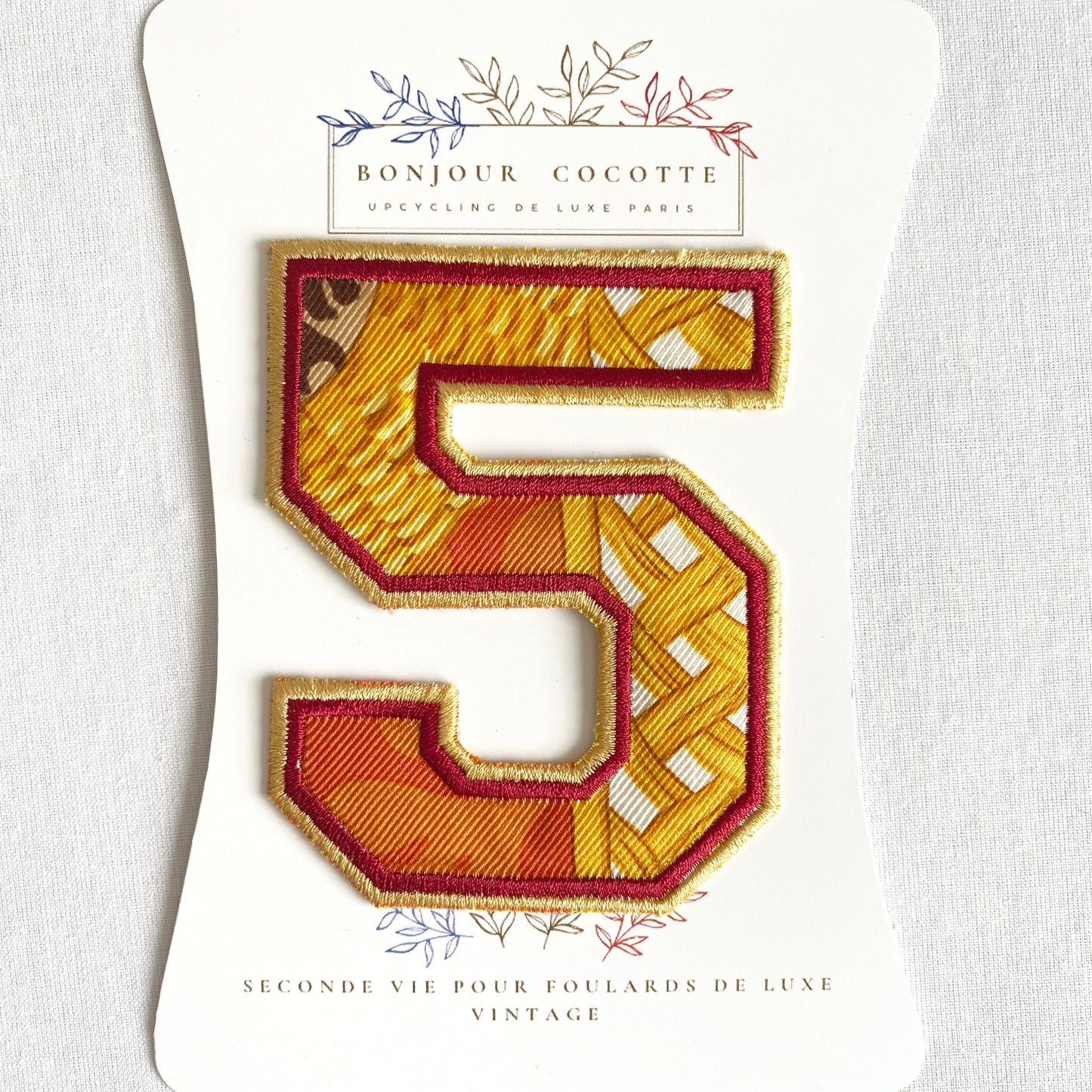 Patch brodé thermocollant chiffres "5", issu de l'upcycling d’un foulard en soie Dior