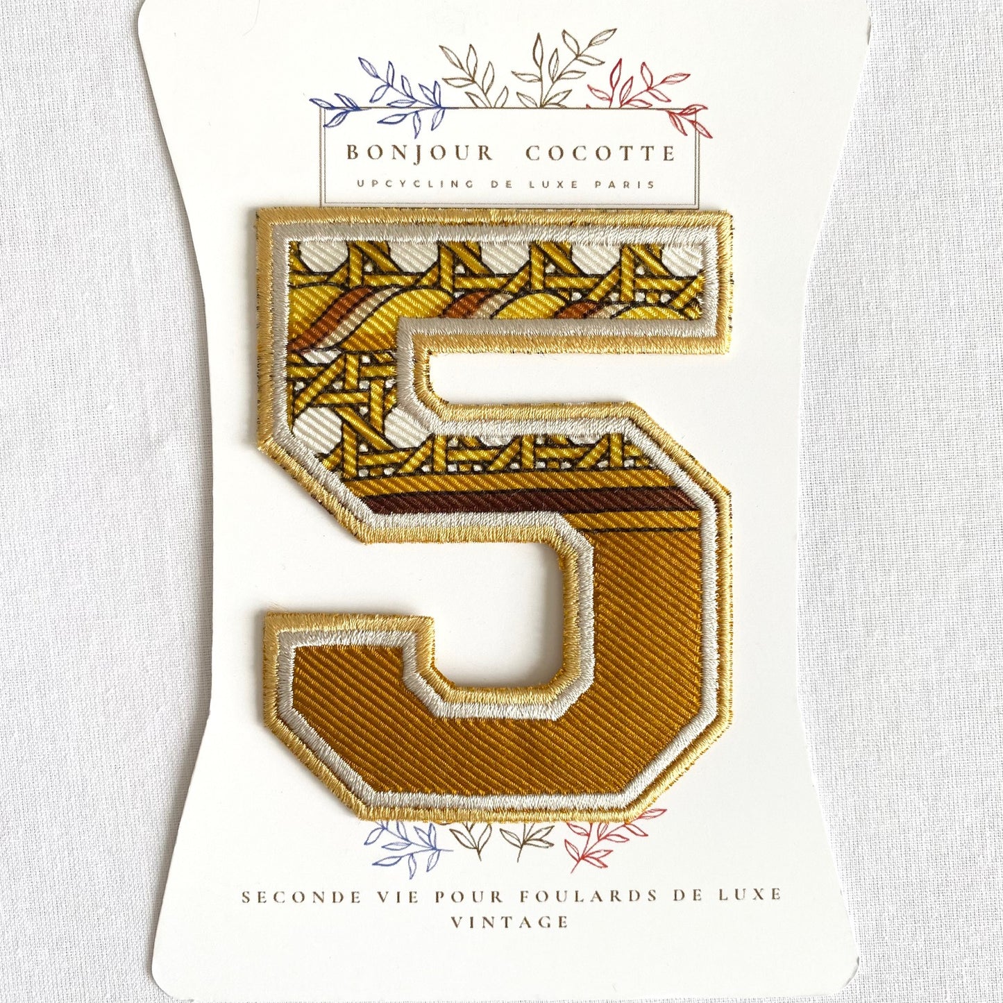 Patch brodé thermocollant chiffres "5", issu de l'upcycling d’un foulard en soie Dior