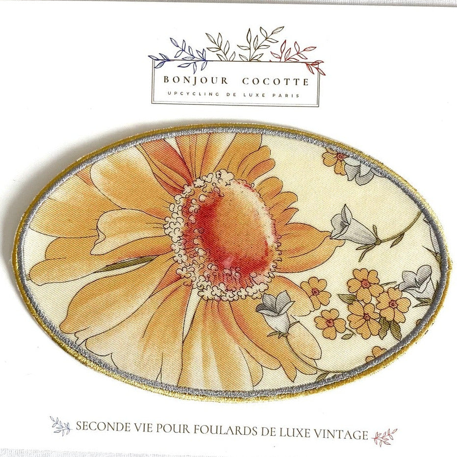 Coudière patch thermocollant upcycling de soie issue de la revalorisation de foulards de luxe vintage Valentino