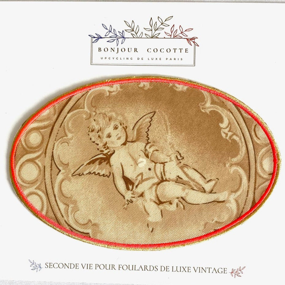 Coudière patch thermocollant upcycling de soie issue de la revalorisation de foulards de luxe vintage Lacroix.