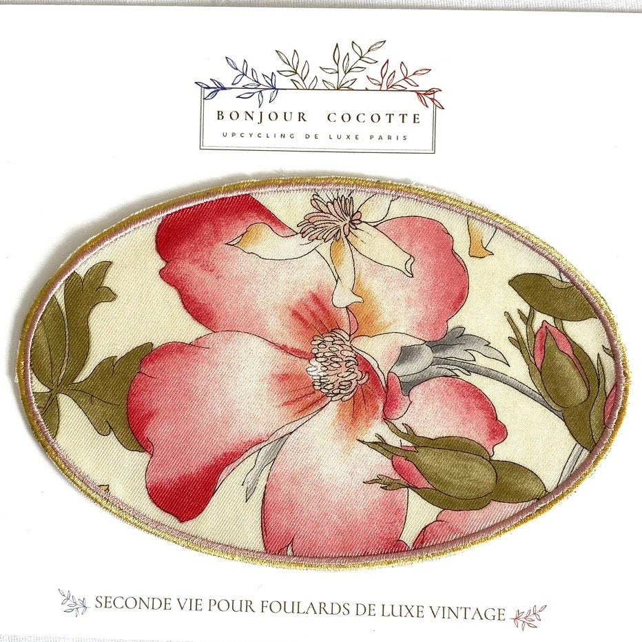 Coudière patch thermocollant upcycling de soie issue de la revalorisation de foulards de luxe vintage Valentino