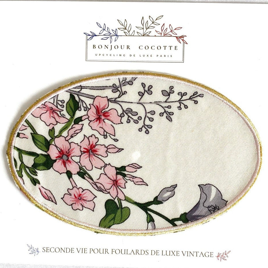 Coudière patch thermocollant upcycling de soie issue de la revalorisation de foulards de luxe vintage Valentino