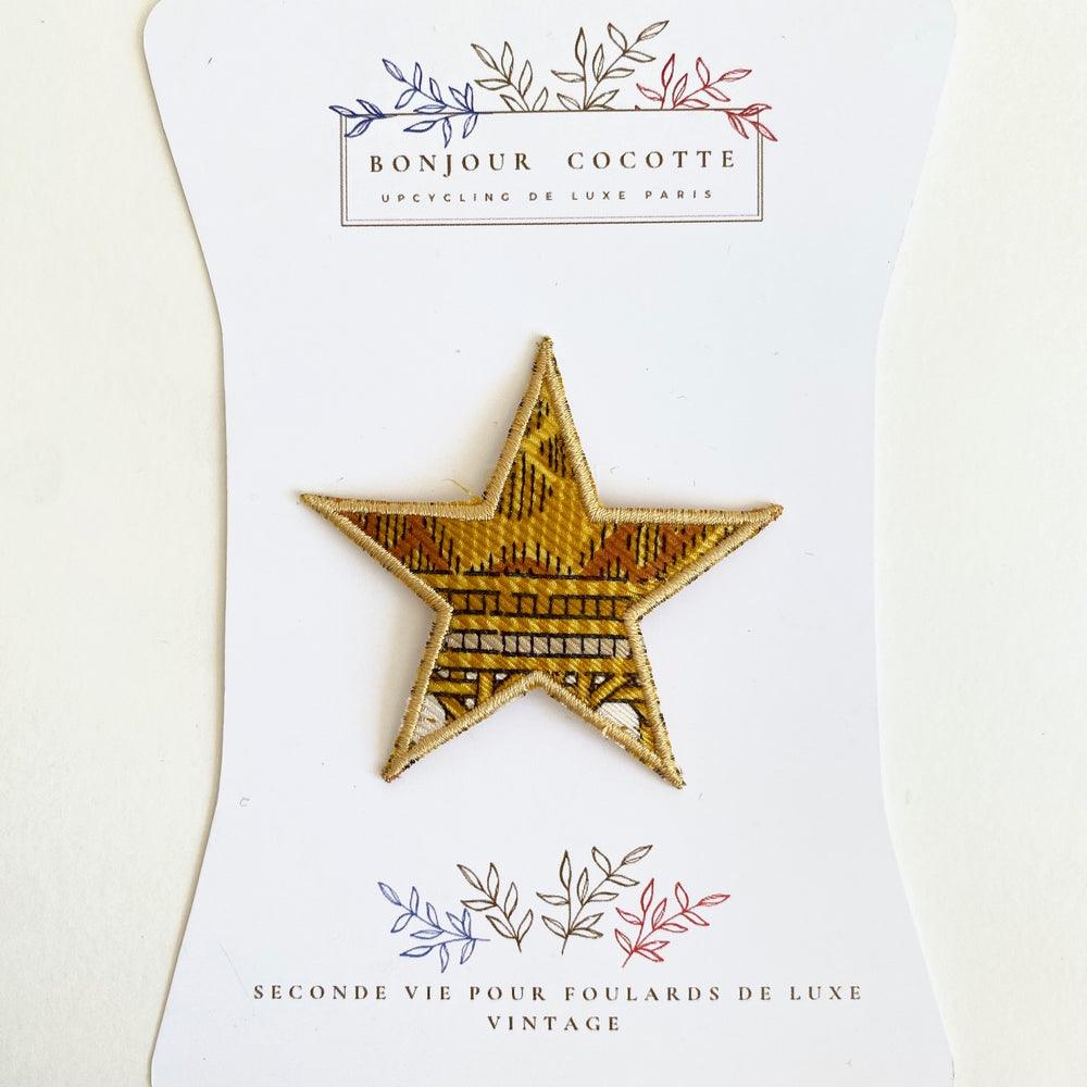 
                  
                    Patch brodé thermocollant symboles "étoile", issu d’un foulard en soie Dior revalorisé
                  
                