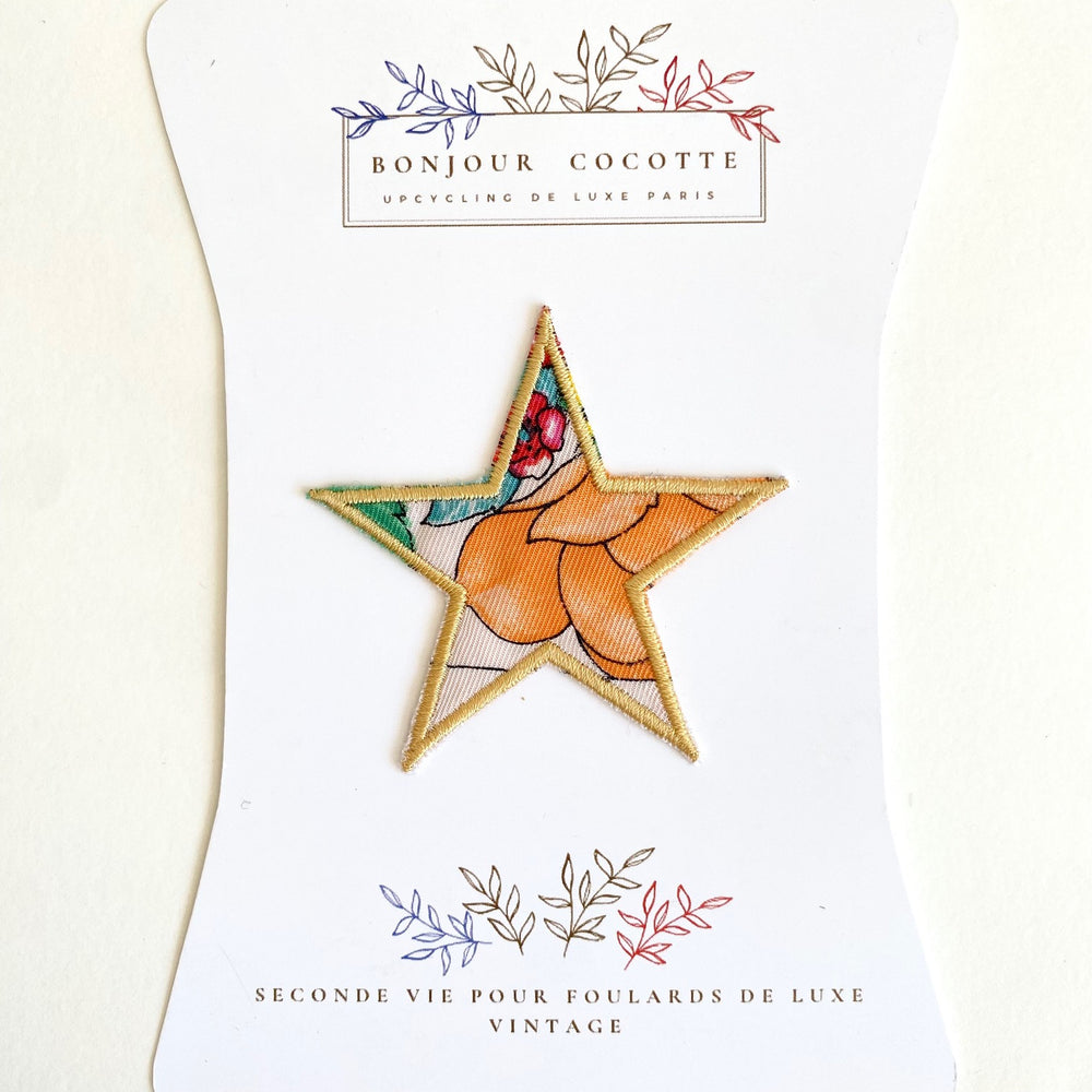 
                  
                    Patch brodé thermocollant symboles "étoile", issu d’un foulard en soie Dior revalorisé
                  
                