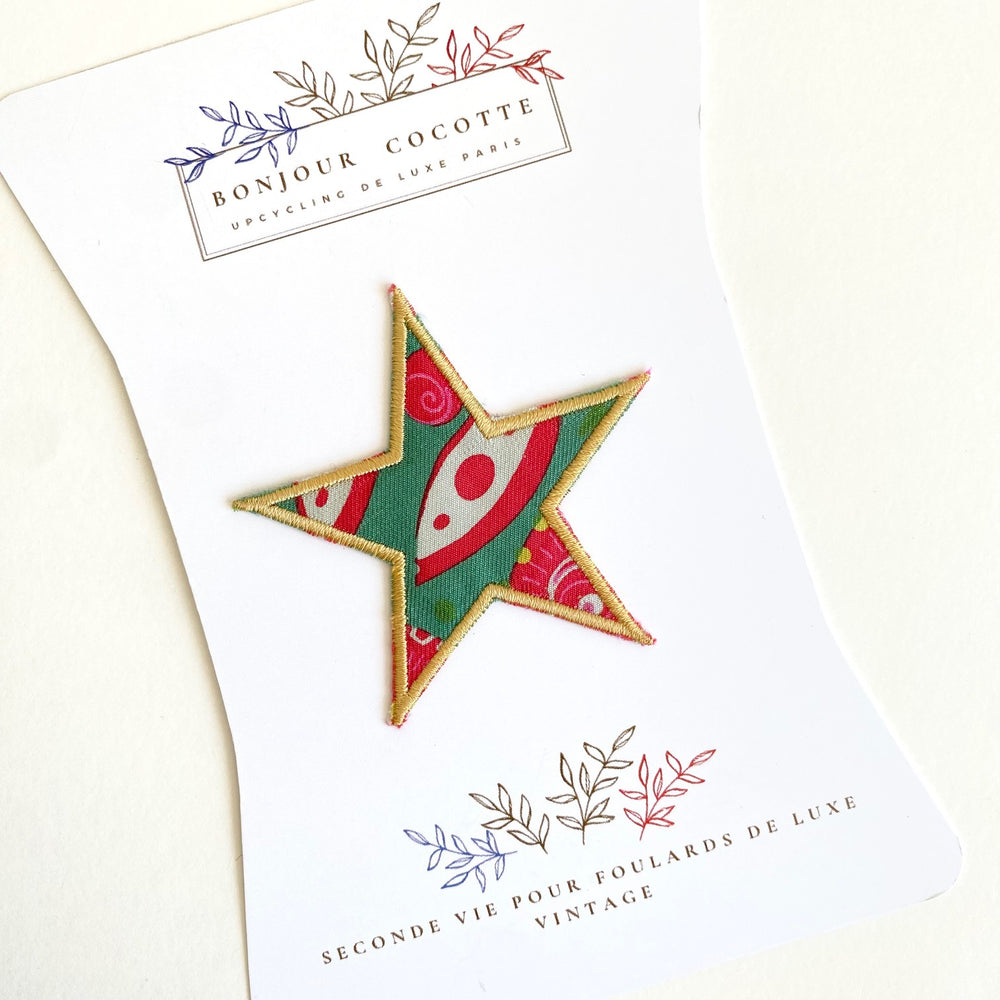 
                  
                    Patch brodé thermocollant symboles "étoile", issu d’un foulard en soie Dior revalorisé
                  
                