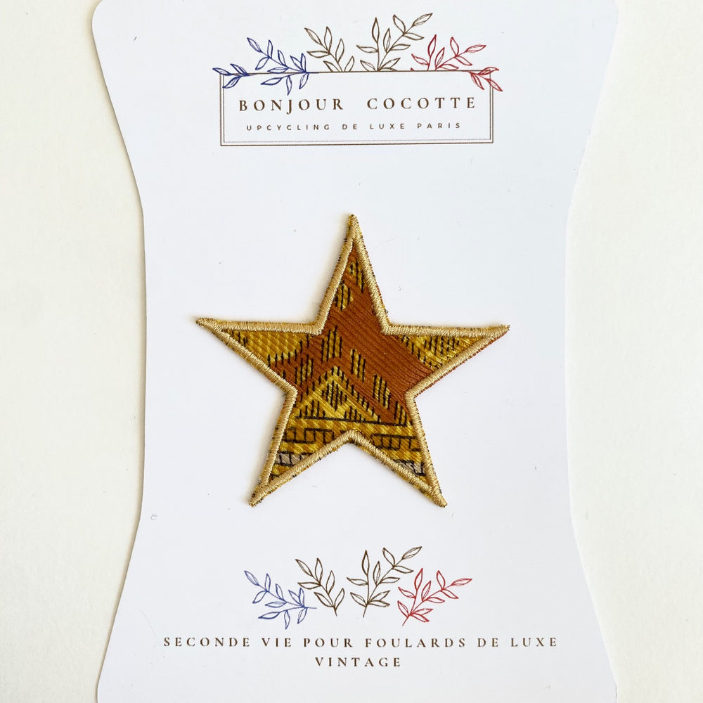 
                  
                    Patch brodé thermocollant symboles "étoile", issu d’un foulard en soie Dior revalorisé
                  
                