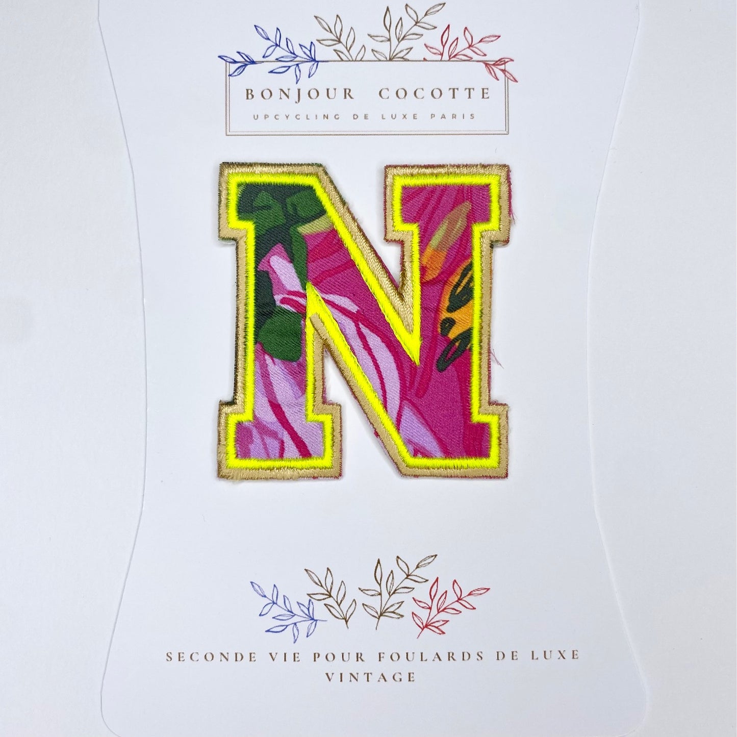 Patch  thermocollant petite lettre N foulard revalorisé vintage Max Mara