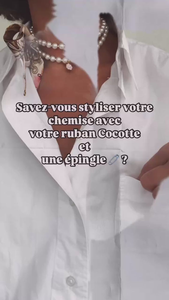 
                  
                    Charger et lire la vidéo dans la visionneuse de la galerie, Tuto comment nouer son twilly en soie
                  
                